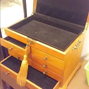 Wooden jewelry box